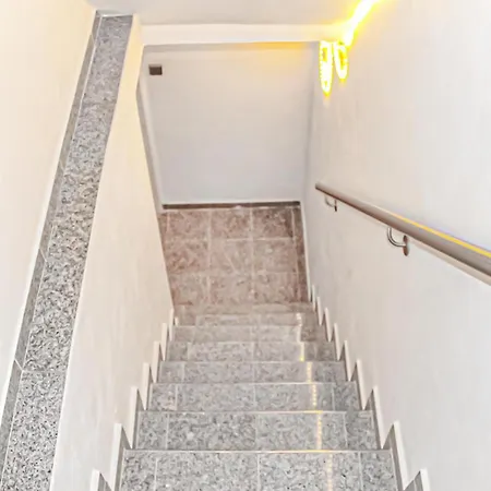 1 Bedroom Stunning In * デトモルト